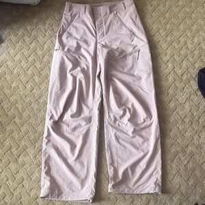 Aritzia TNA Action Pants – Size 8 Blush Pink
Utility Cargo | Y2K Streetwear